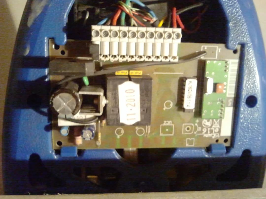 Jaki bezpiecznik do napędu bramy? Wybierz bezpiecznie i skutecznie