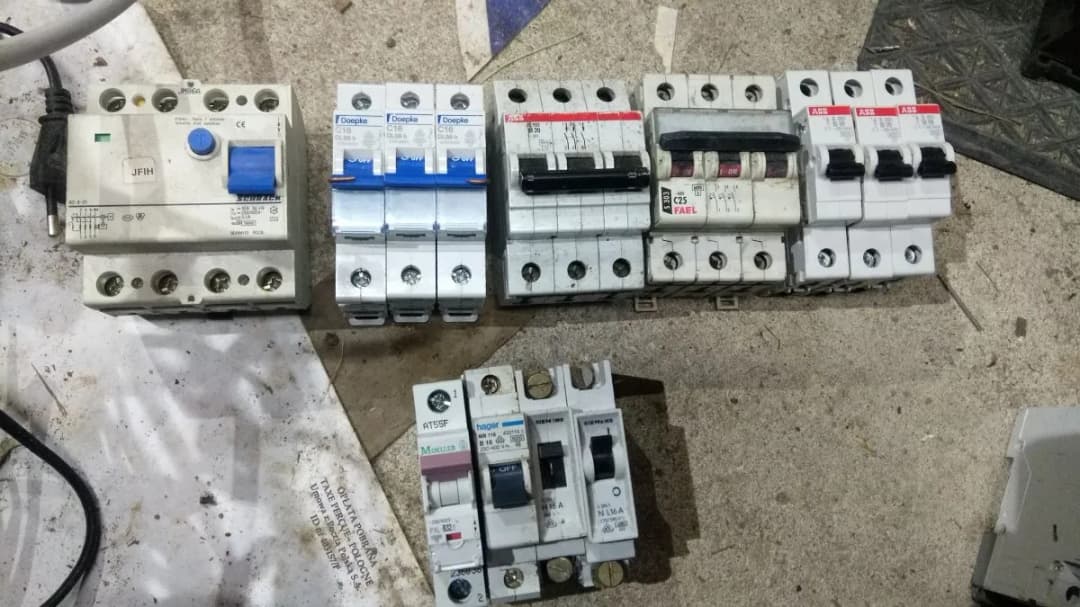 Jaki bezpiecznik do garażu? Uniknij kosztownych błędów w doborze