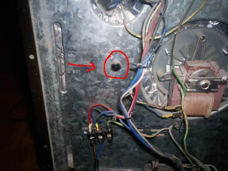 Gdzie jest bezpiecznik w piekarniku Mastercook? Znajdź go łatwo!