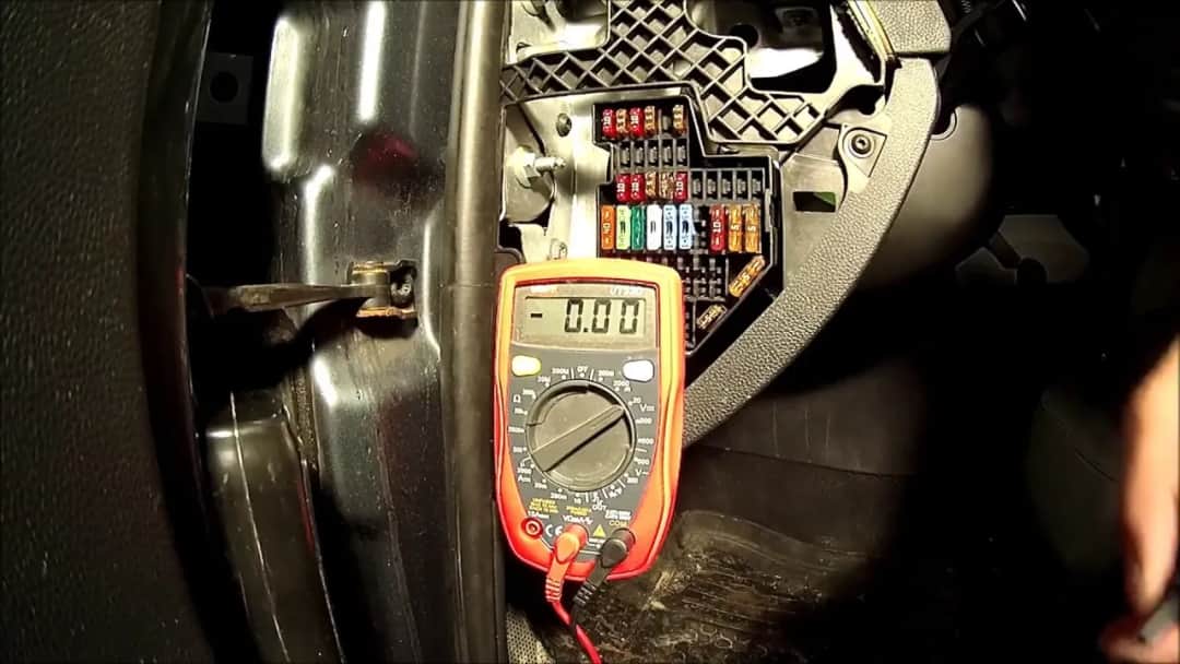 Jak sprawdzić bezpiecznik miernikiem, aby uniknąć kosztownych awarii