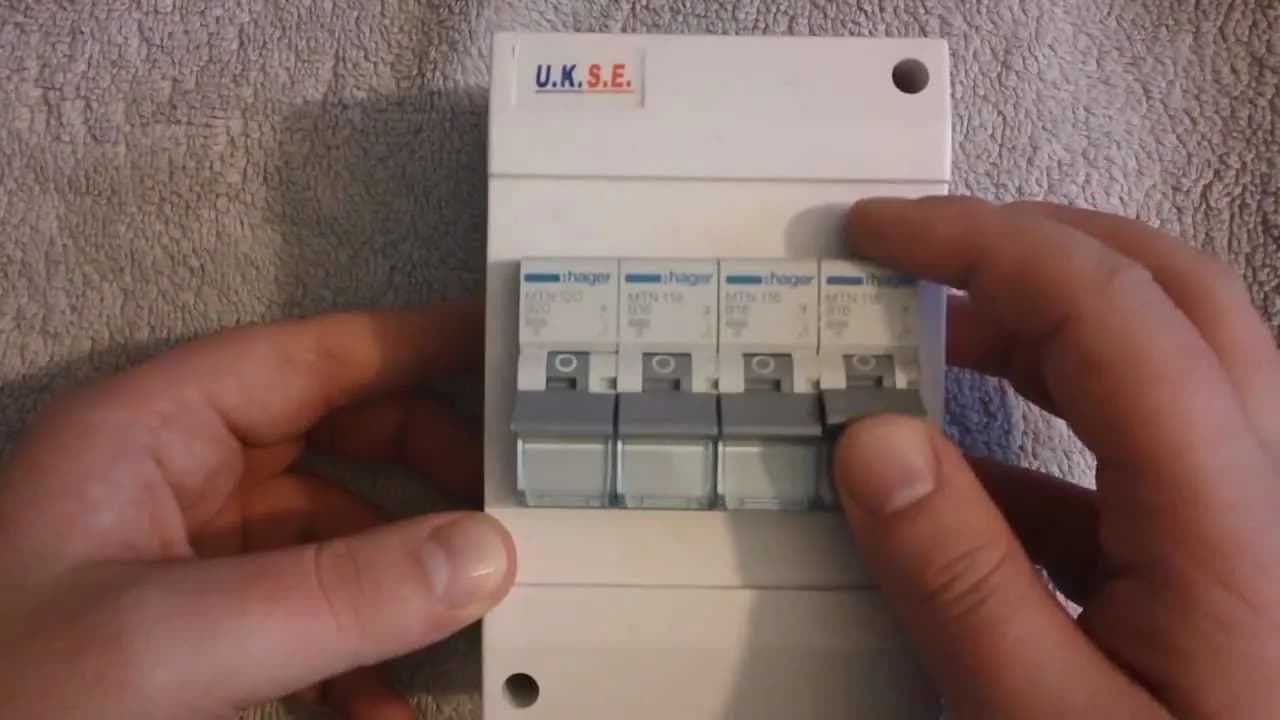 Jak wymienić bezpieczniki w domu i uniknąć niebezpieczeństw