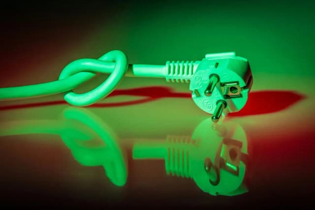 Czy prąd w nocy jest tańszy? Sprawdź, jak zaoszczędzić na energii