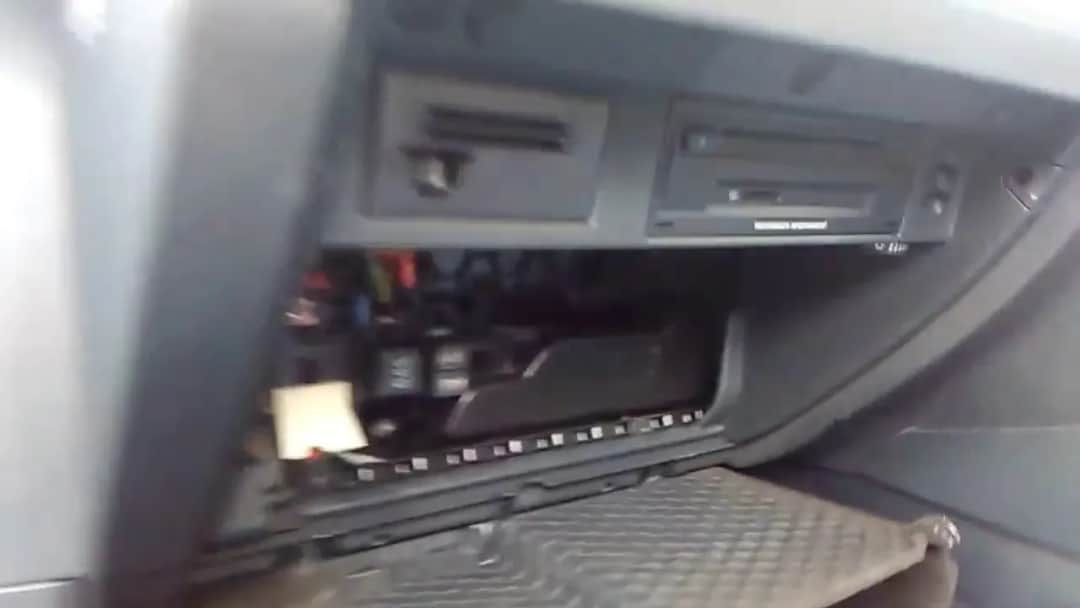 Gdzie są bezpieczniki w Golfie 5? Odkryj ich lokalizację i porady