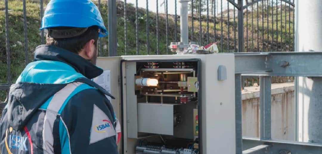 Elektryk – czym się zajmuje i jakie ma obowiązki w pracy?