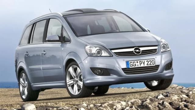 Bezpieczniki Zafira B – gdzie są i jak je szybko znaleźć
