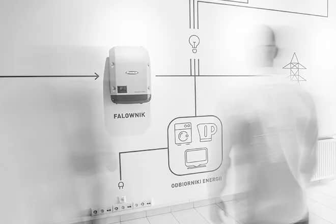 Fotowoltaika: falownik czy mikroinwertery - co wybrać, aby zaoszczędzić?