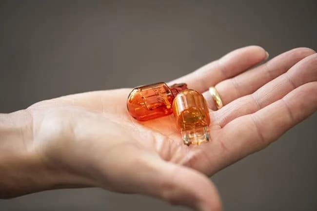 Żarówka T5: Kluczowe informacje o zastosowaniu i wymianie w samochodach