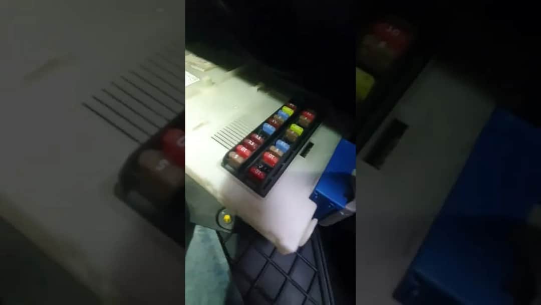 Gdzie są bezpieczniki w Fordzie Mondeo MK4 i jak je znaleźć?