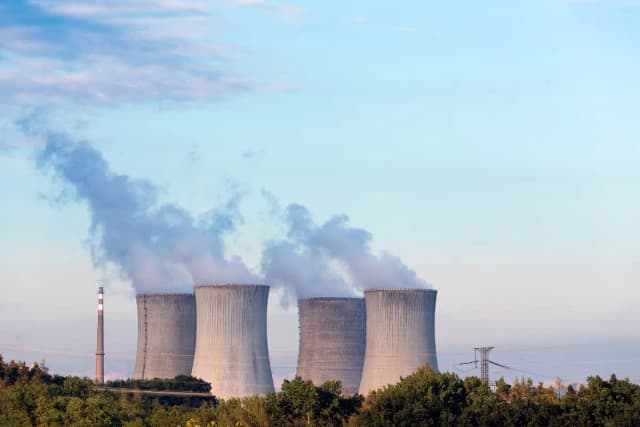 Ile energii wytwarza elektrownia atomowa? Zaskakujące dane i fakty