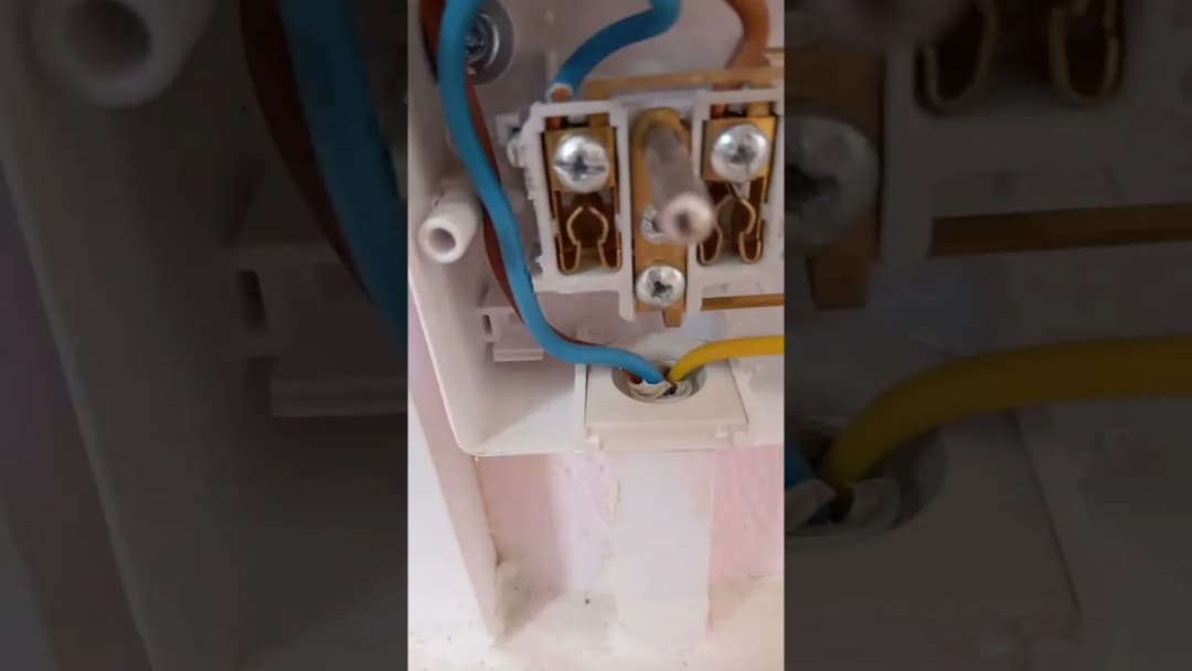 Jak podłączyć gniazdko podwójne z uziemieniem bez błędów i ryzyka