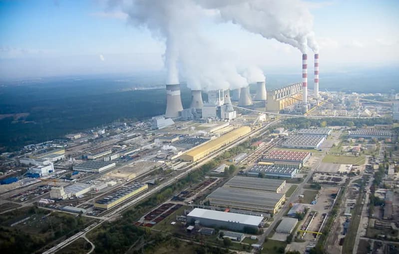 Atuty elektrowni opalanej węglem brunatnym: ekonomiczne korzyści i efektywność
