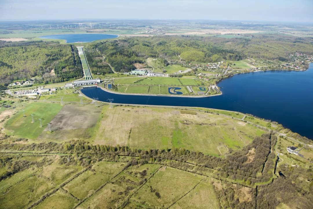 Jak działa elektrownia wodna Żarnowiec? Poznaj jej tajemnice i funkcje